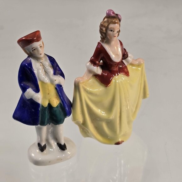 Vintage 1940s Occupied Japan Colonial Couple Post WWII Era Porcelain Figurines - Picture 2 of 7